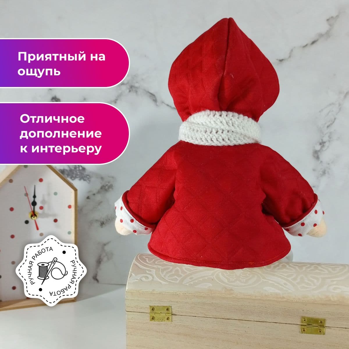 Игрушка ручной работы "Лама", в красной куртке с капюшоном, с кудряшками, 36 см - предметы ручной работы, дополнительное фото 3